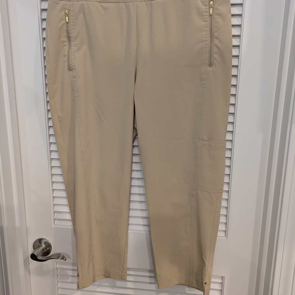 Zenergy By Chico's Women's Tan Capris with Zipper Pockets Size L